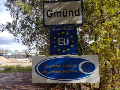 Fußgängergrenzübergang Österreich Tschechien am Bahndamm der ehem. Schmalspurbahn